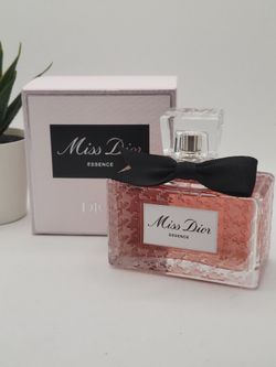 Dior
 
Miss Dior Essence

2.7 fl⭐️