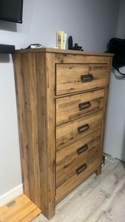 Ashley Cinrey 5 Drawer Dresser