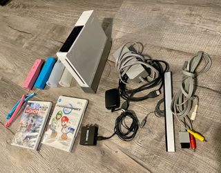 Nintendo Wii Console Bundle with Mario Kart & monopoly with hdmi converter 2 controllers all hookups