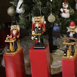Nut Crackers (Christmas Decor)