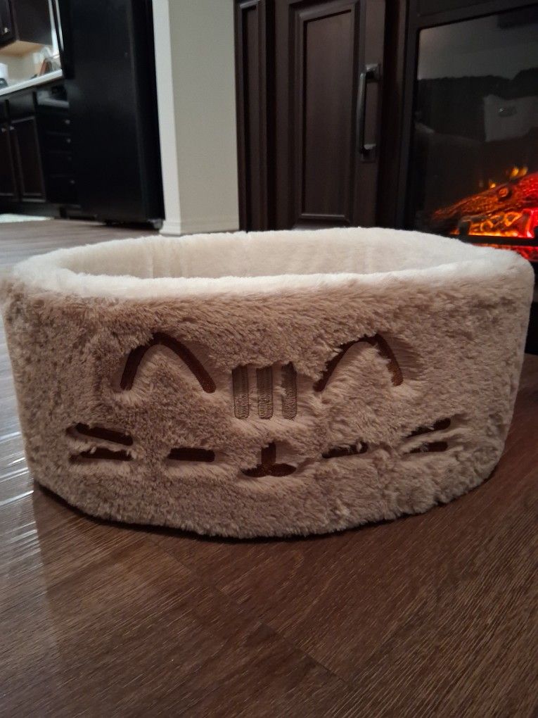 Cat Bed And Bowls 