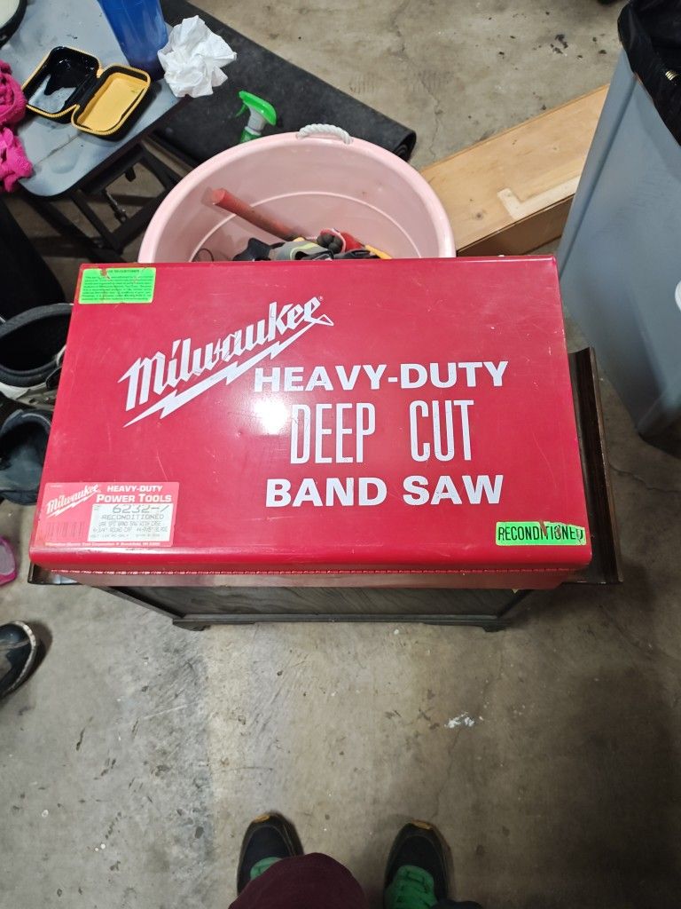 MILWAUKEE HEAVY DUTY DEEP CUT BANDSAW