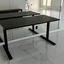 Manual Height-Adjustable Desk – Sleek Black Finish 