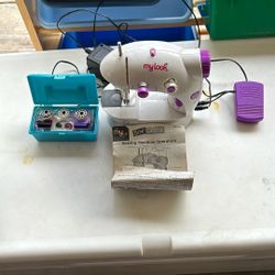 Mini sewing machine
