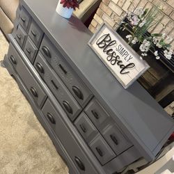 ✨✨GORGEOUS GRAY LONG 8 DRAWER DRESSER✨✨