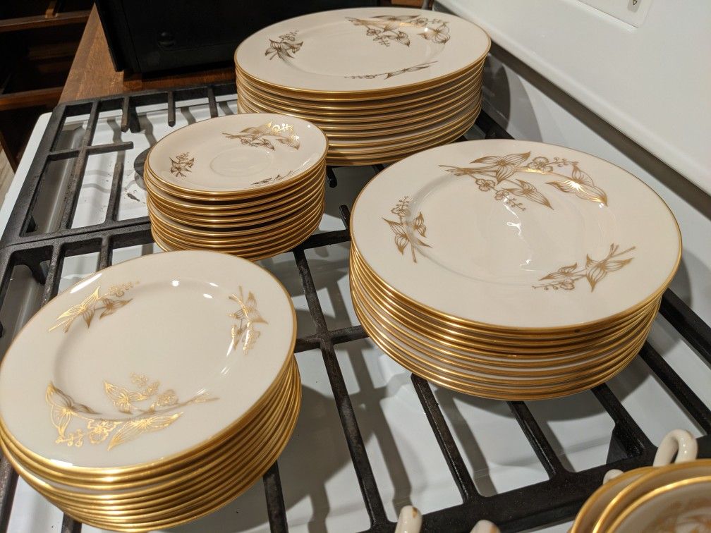 66 Piece LENOX Vintage Arrowhead Gold Dinnerware Set Plates Bowls Teacups  Vtg