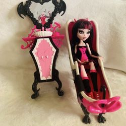 Monster High Draculaura Doll With Bathroom Furniture 