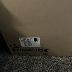 SNOWJOE Electric Snow Blower. New. Never Been Used(See & Click On Picture). Need To Be Assemble 