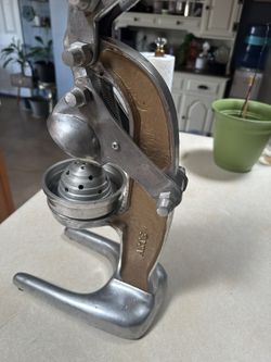 ARTE Citrus Squeezer