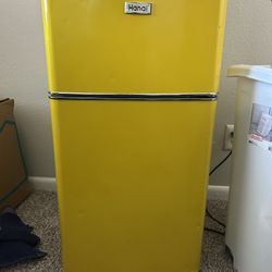 mini fridge 