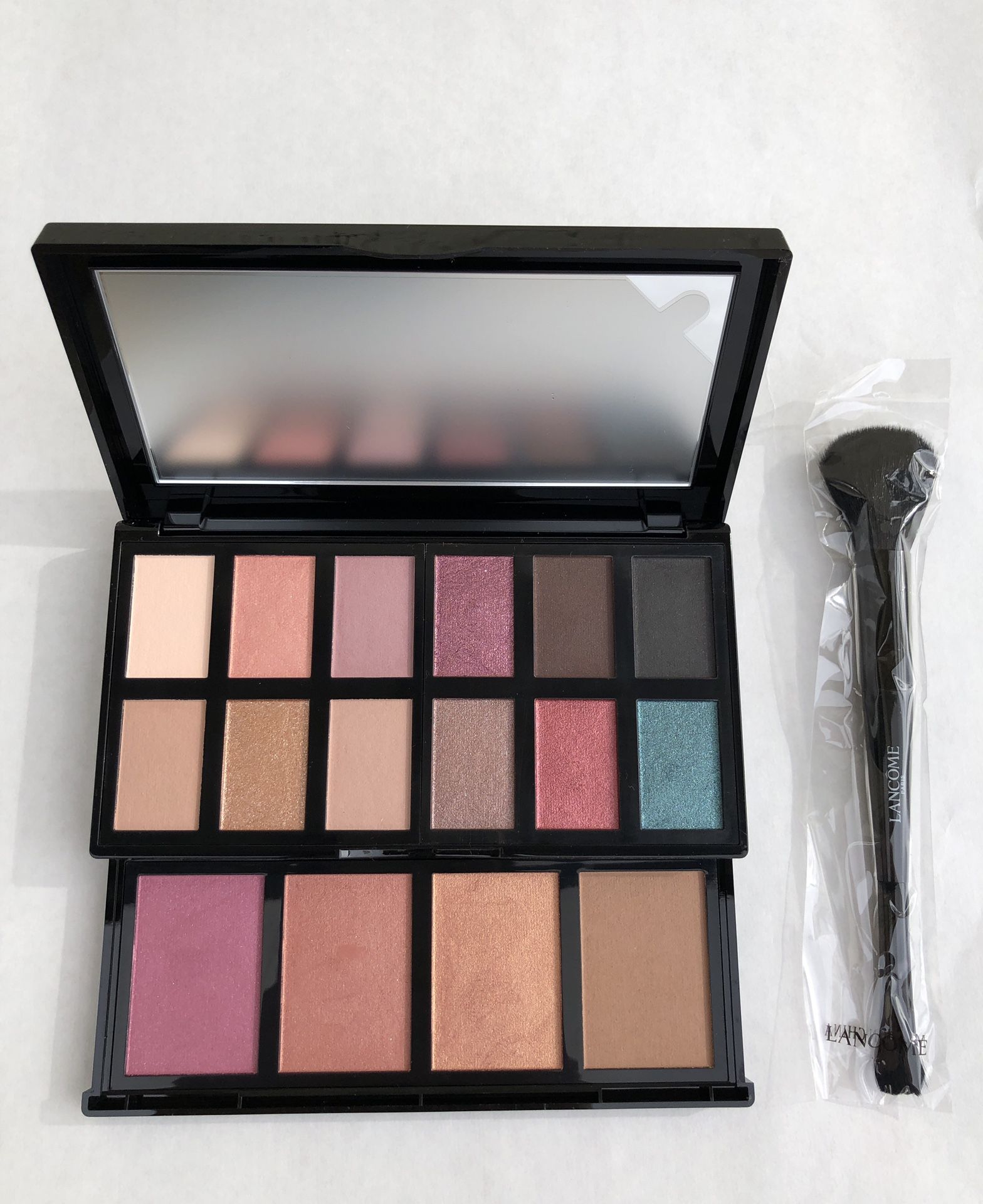 NEW Lancôme A Parisian Wanderlust Eye and Face Palette with Dual End Brush