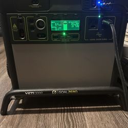 Goal Zero Yeti 3000 Solar Generator / Boulder 200 & 100 Briefcases
