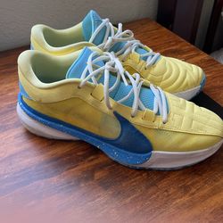 Nike Men's Giannis Freak 5 Basketball Shoes 10