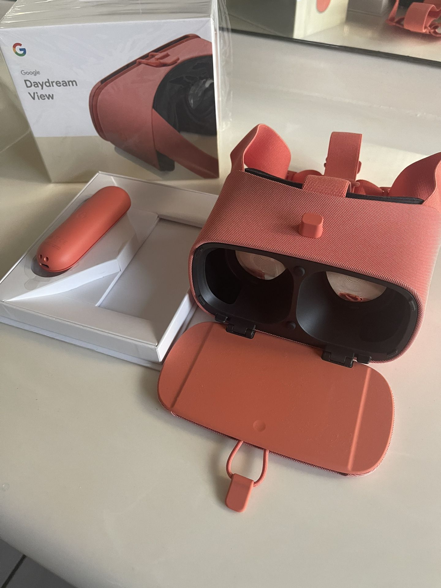 Google Daydream VR, Coral Color