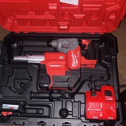 Milwaukee M18 FUEL 18V Lithium-Ion Brushless 1 in. Cordless SDS-Plus Rotary Hammer/Dust Extractor Kit