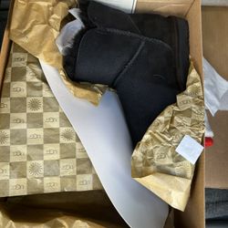 Uggs Black 6 Brand New