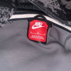 Nike Tech Extra Large For 40 Bucks 
