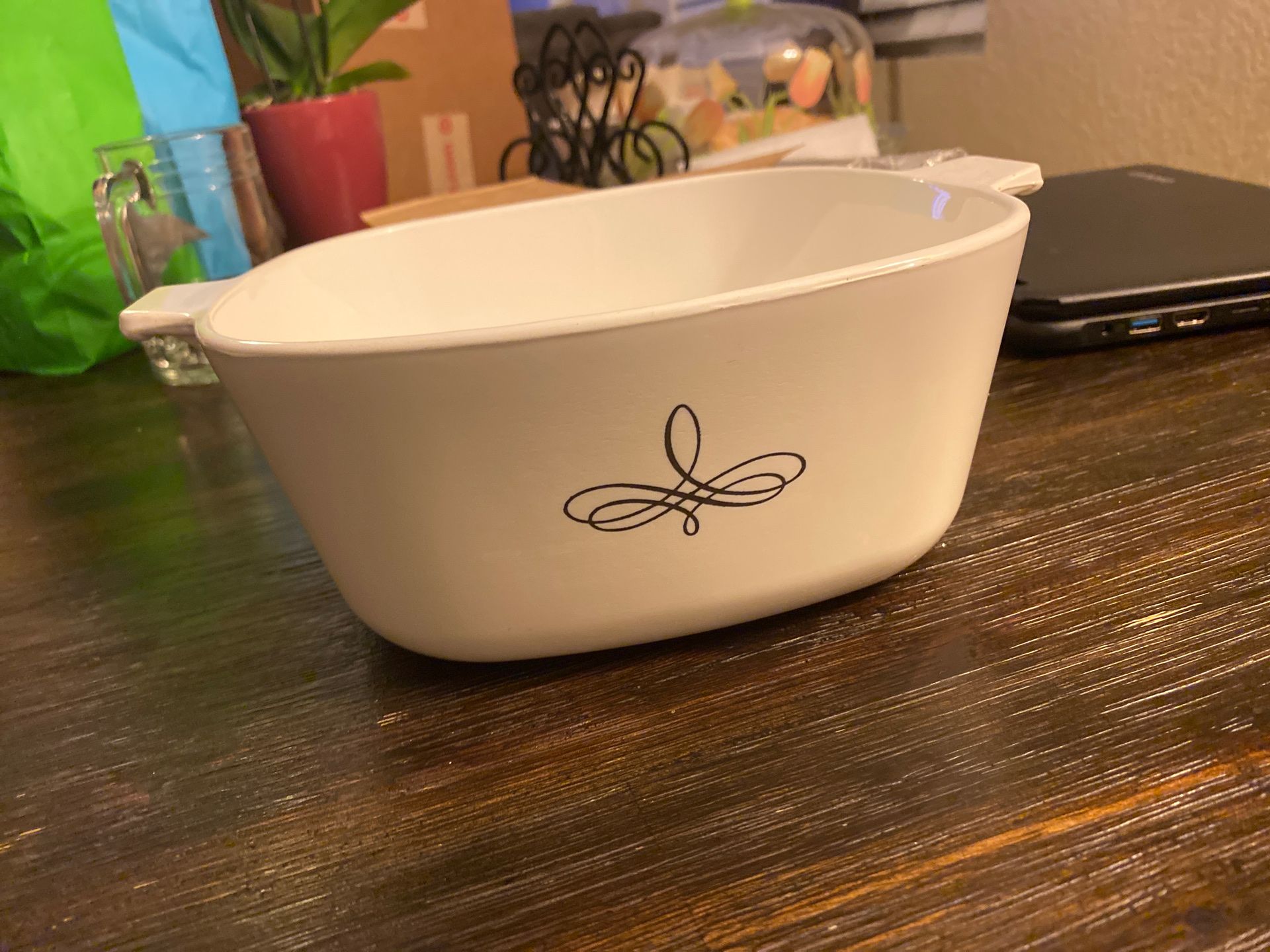 Corningware Trefoil Casserole Dish