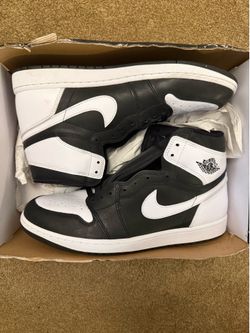 Jordan• 1 Retro High OG in Black, White