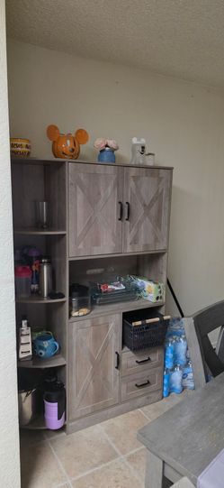 Pantry cabinet