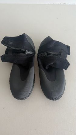 Men’s Size 11 Water Shoes