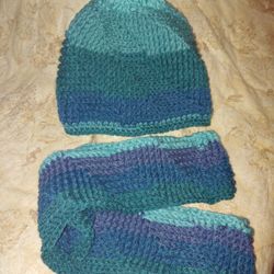 Chrocheted Hat And Cowl
