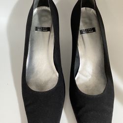 Stuart Weitzman Vintage Square Pump 6.5B Beautiful and Elegant Low Heel “The Simple Black Pump” 