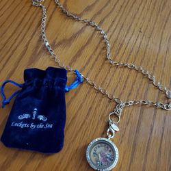 Grandma Pendant/chain