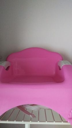 Plastic booster seat