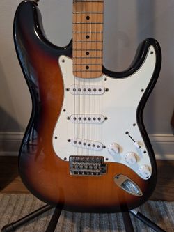Fender Squier "Standard Series" Stratocaster - sunburst