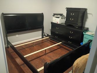 Queen Bedframe, Dresser and Nightstand Set