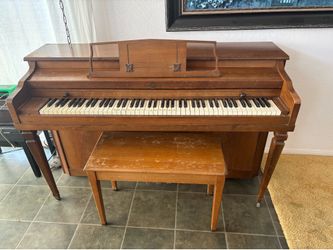 Cable Console Piano with bench
