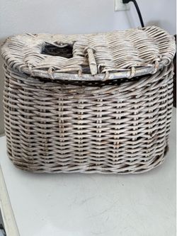 Vintage Fly Fishing Creel Wicker Basket w stick closure