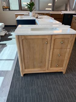 36” Bathroom vanity in wood color