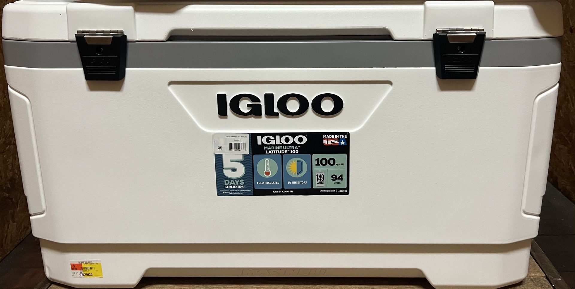 Igloo 100 QT. Latitude Marine Ultra Hard-Sided Cooler, White and Moonscape