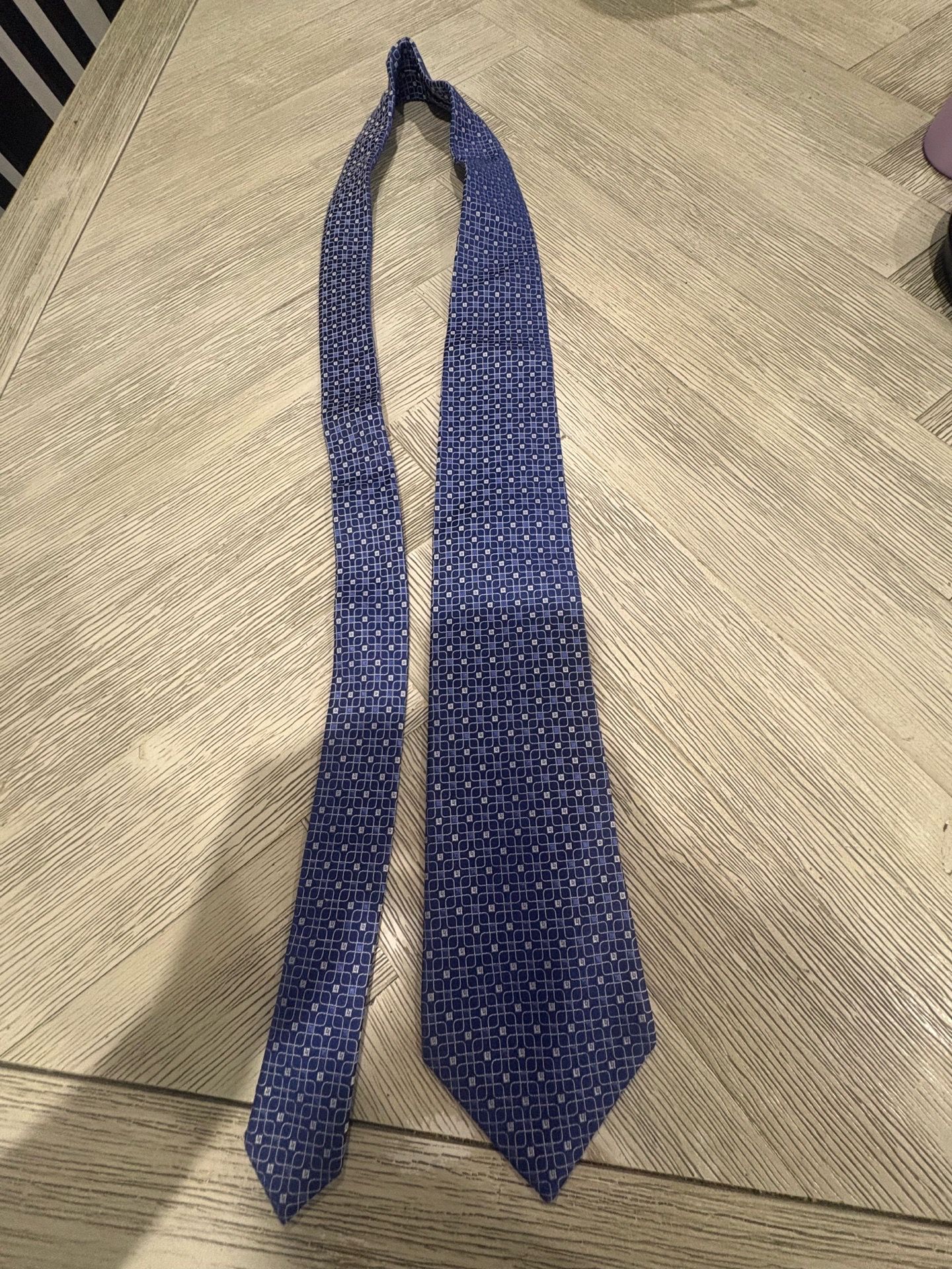 Croft & Barrow Men’s Blue White Geometric Pattern Pointed Necktie Tie