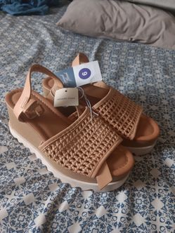 Memory foam shoos size 6