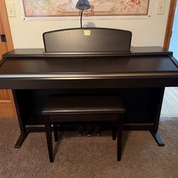 Yamaha Clavinova CLP-130 Piano w/bench