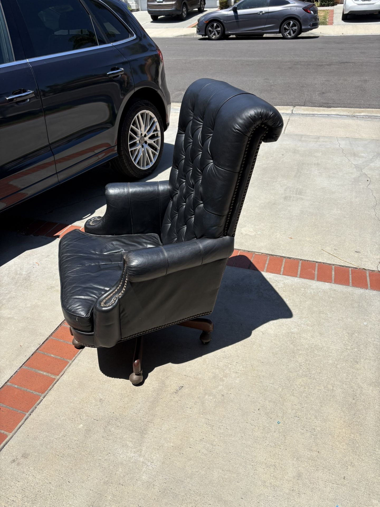 Vintage Drexel Heritage Tufted Leather Office Chair – Swivel & Rolling