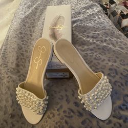 BEAUTIFUL PEARLIZED SANDALS