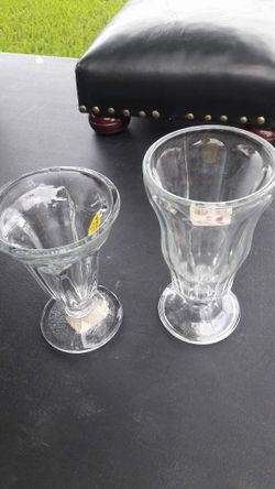 Ice cream sundae dishes