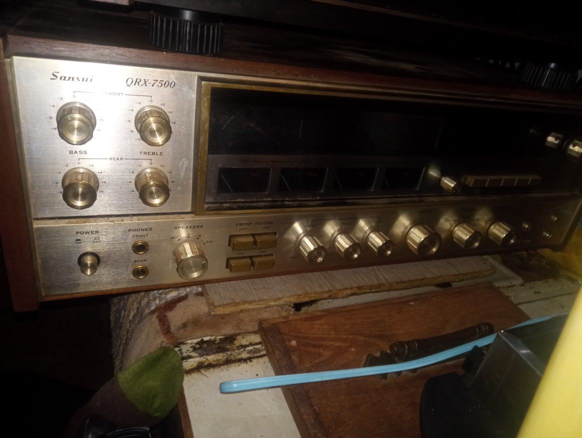 Check Out These Old Vintage Stereo Pieces