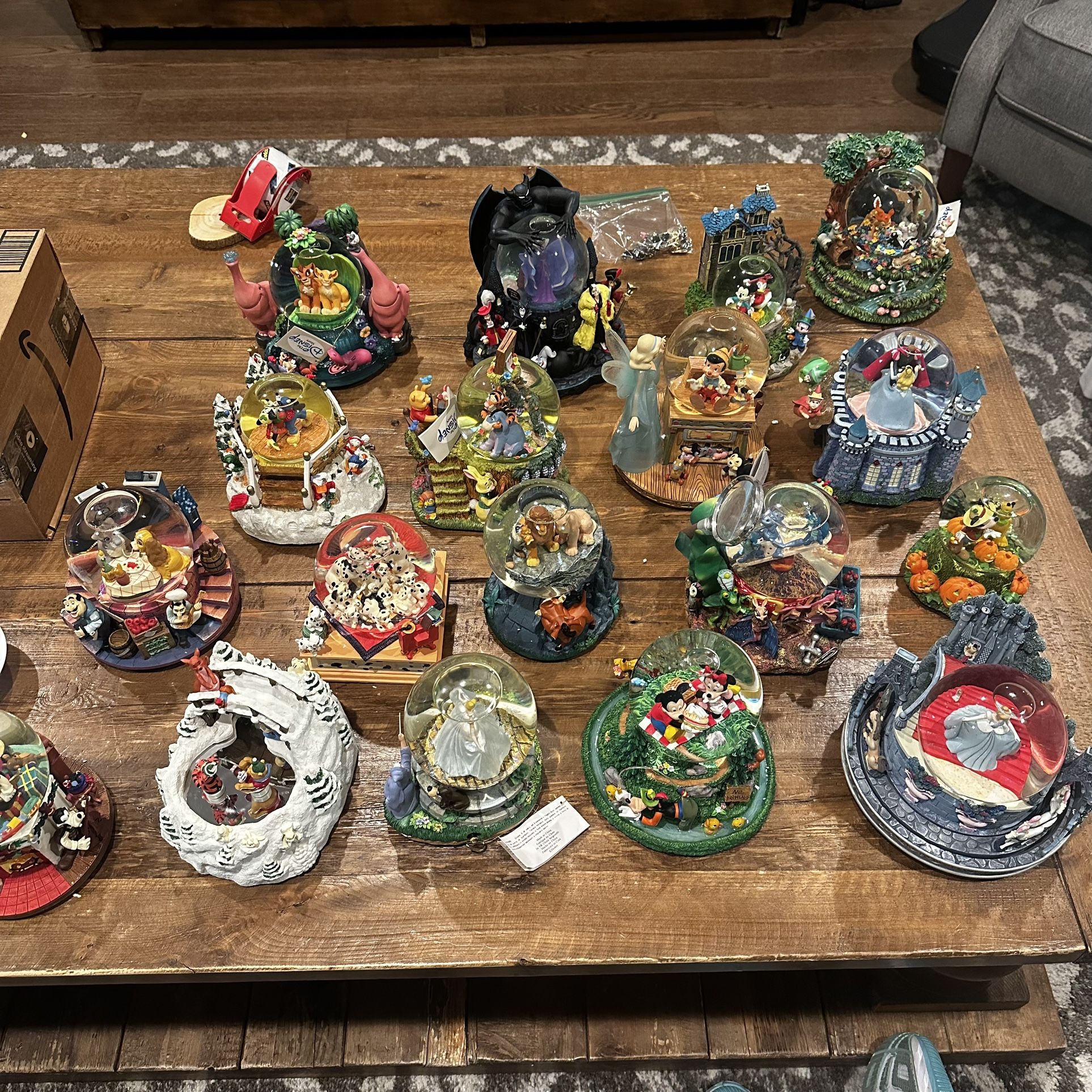 Disney Snow Globe Collection Mickey, Winnie The Pooh, Cinderella, Bambi, Princess And More!