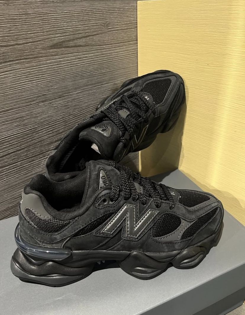 New Balance 9060 Triple Black