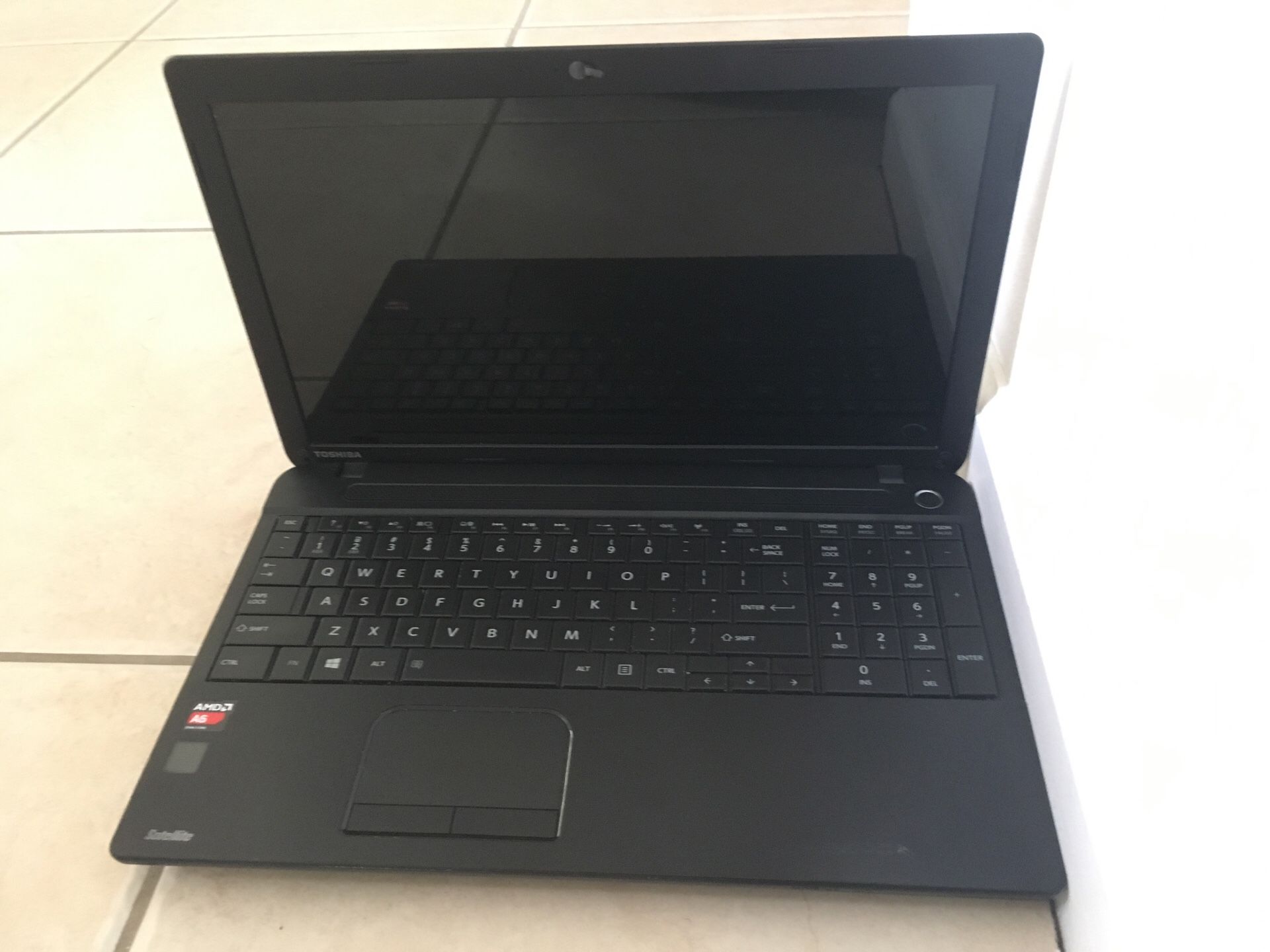 Laptop Toshiba (for use the parts)