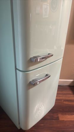 Smeg lighted storage cabinet