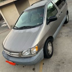 1998 Toyota Sienna