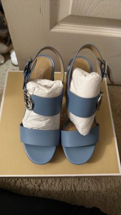New MK blue size 7