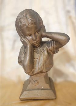 Vintage Chalkware with Girl Holding Ears ESCO PRODUCTS
Statue, Figurine.