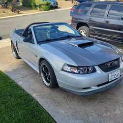 00 Ford Mustang 5 Speed Comvetible 